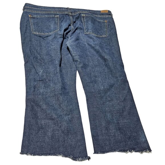 Old Navy Cut Off Capri Jeans Womens Size 18 Low Waist Medium Wash Denim Pants - Picture 2 of 5